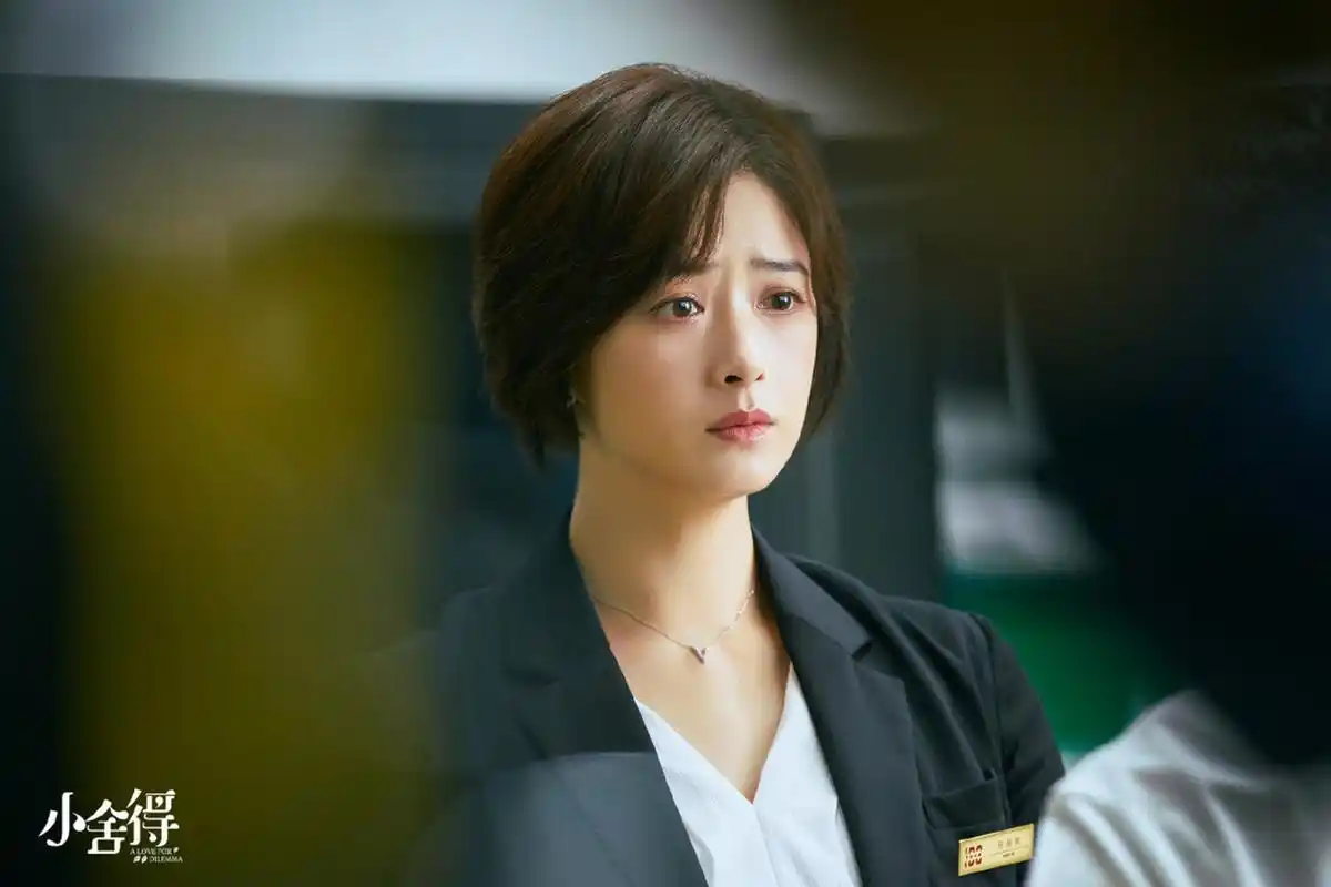 蒋欣身高1米71,骨架大,身材属于珠圆玉润型,加上肤白貌美,妥妥的女神