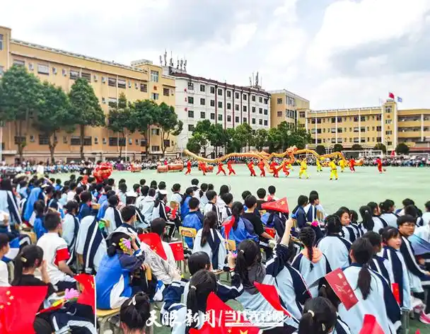 培养"爱科技 研国学"优秀学子:贵定一中举行第五届科技文化艺术暨校园