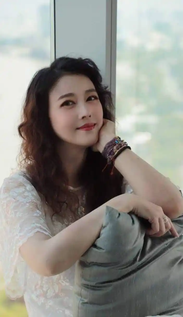 周海媚,还是那么漂亮,气质