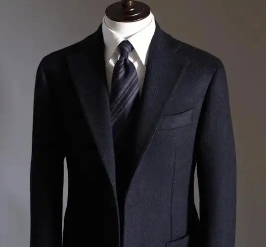 深蓝色人字格纹西服