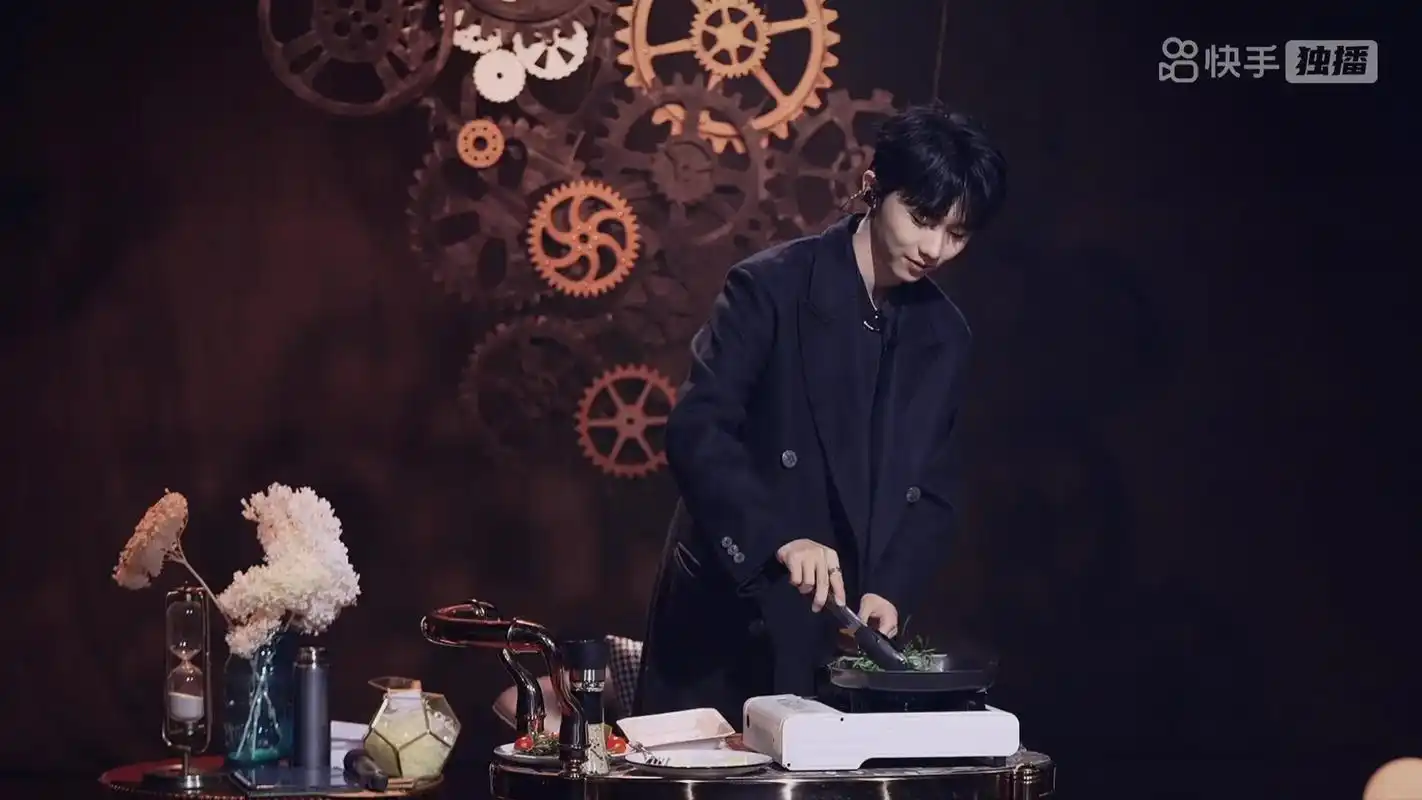 马嘉祺 #我的神仙爱豆 #宝藏男孩 家人们,马嘉祺读我弹幕 - 抖音