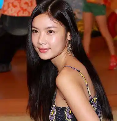 28岁嫁大14岁黎明,4年挥霍天王7亿家产,今再嫁富豪晒幸福_乐基儿_因为