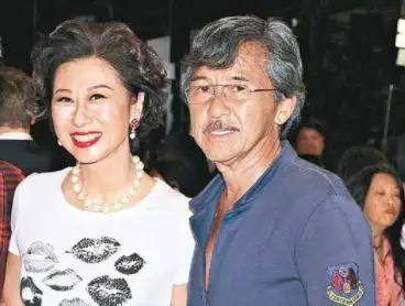 57岁叶倩文全家近照身材容貌一点没变33岁儿子比老爸还帅