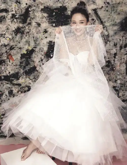 陈乔恩唯美婚纱写真 展露美人鱼身材_新蓝网