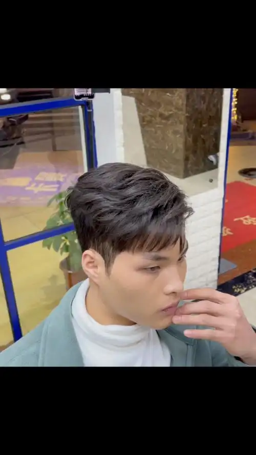 非常有气质的港风三七分发型