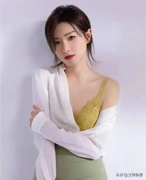 她在最红时怀孕淡出娱乐圈,复出之后重回巅峰,今38岁红透半边天_万茜