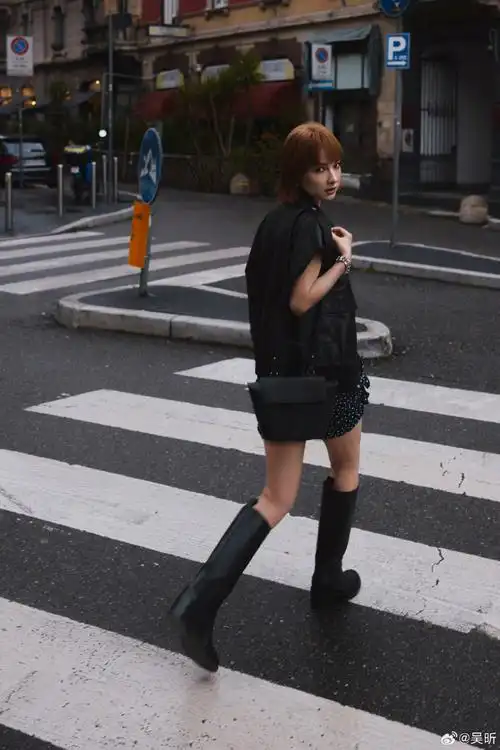 吴昕金色短发##吴昕晒米兰街拍