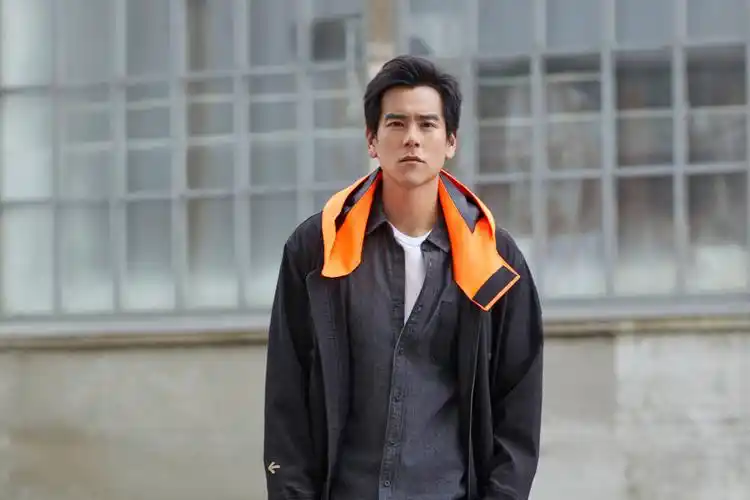 彭于晏最新大片曝光 街头感十足