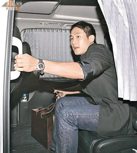 傅明宪男友庄家彬任霍启刚伴郎图