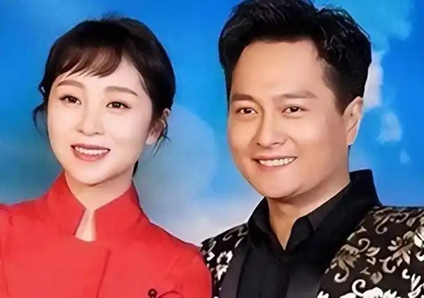 她是云飞前妻,老公星光大道成名后和她离婚,如今独自带女儿生活