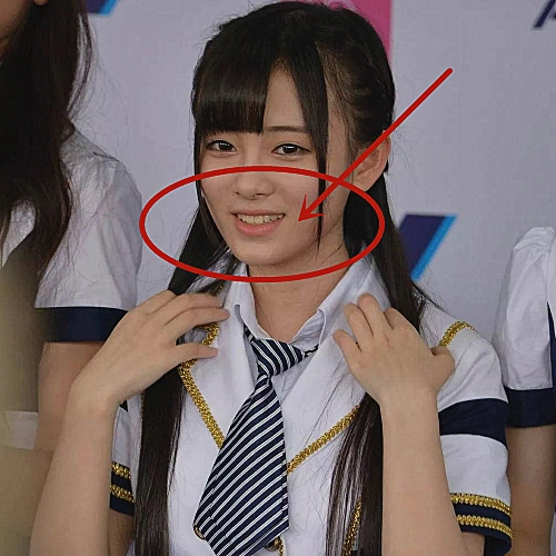 鞠婧祎三年前旧照曝光,却被泛黄的牙齿抢镜,从头包装到脚