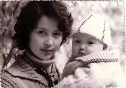 杨恭如妈妈赛亚姐,金城武爸爸帅炸天,这些明星的父母也太美了