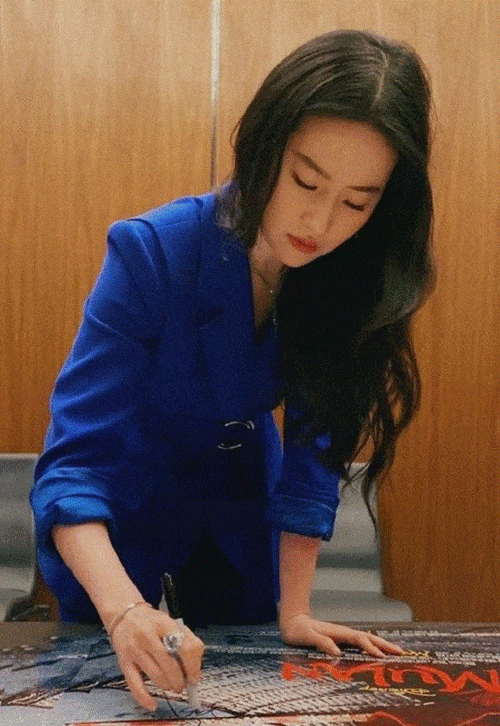 刘亦菲"聂小倩"形象公开,浓妆艳抹也很美,看到正面谁扛得住?