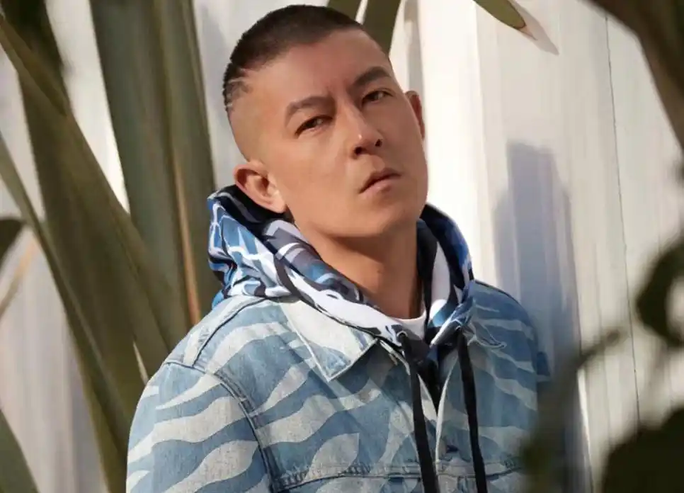 41岁陈冠希罕见拍大片变身潮男寸头撞脸杨志刚