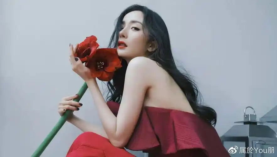 杨幂2021写真画面太美性感魅力红裙尽显女性魅力
