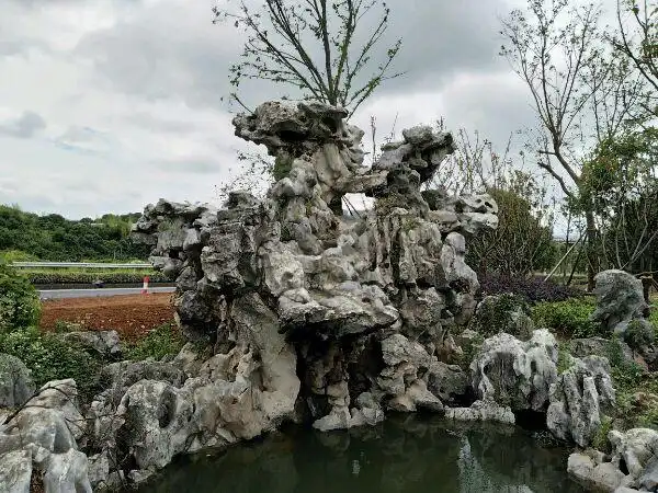 太湖石假山