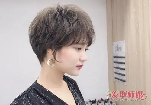 2019新款女生短卷发设计优雅减龄兼具 尤其适合头发少妹子