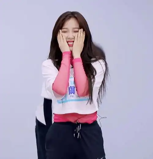 虞书欣向陆柯燃撒娇,以为会哄她,看陆柯燃的回应,懒得装了_lisa_刘雨