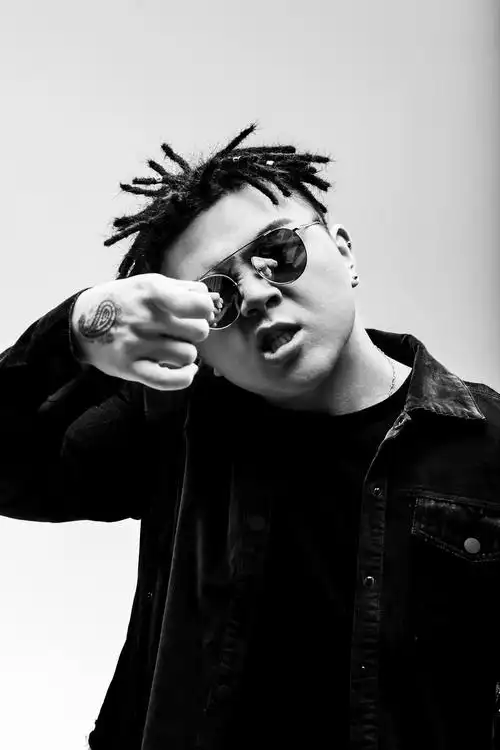 嘻哈唱将艾福杰尼个性潮流写真图片