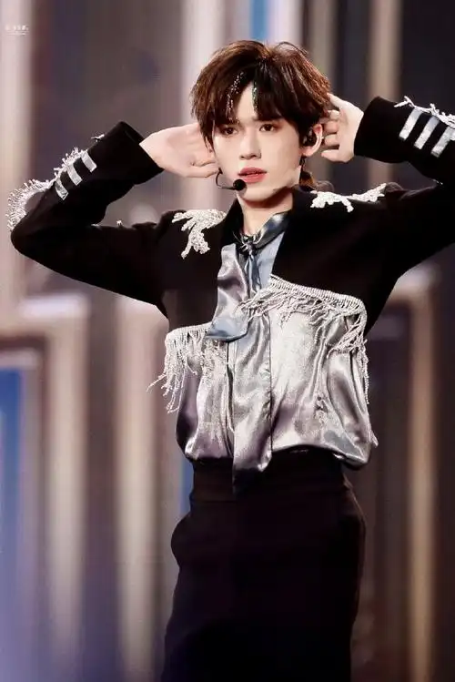 宋亚轩闪钻西装##宋亚轩你好闪