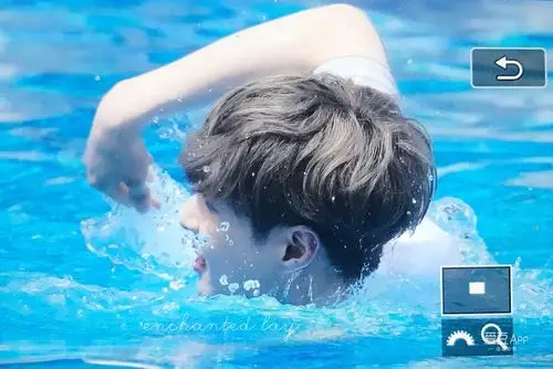 张艺兴 新闻 感谢鸡条,能让大家在炎炎夏日欣赏到艺兴的游泳时的可爱