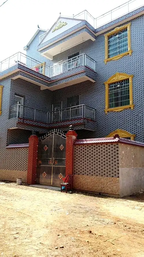 现在农村建的房子不比城里差,四十多万就可以了