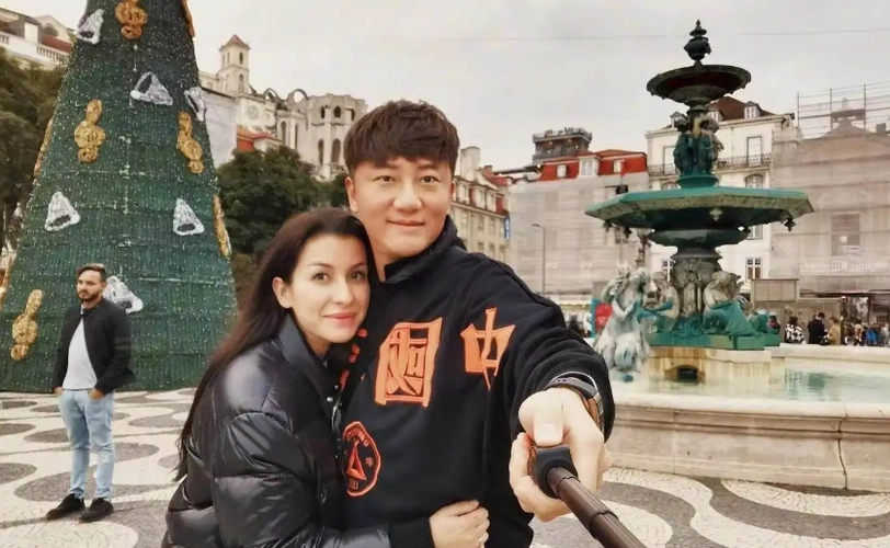 歌手关喆喜迎三胎因参加中国好声音走红已和妻子结婚8年