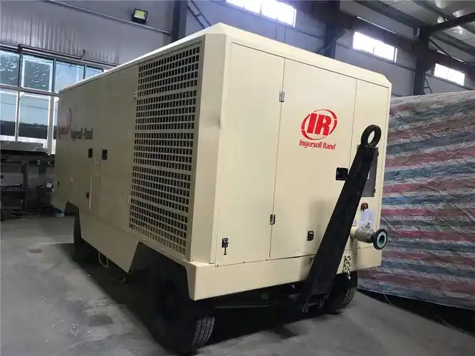 螺杆空压机的保养分为4个阶段,分别为:每天保养,每月保养,每季度保养