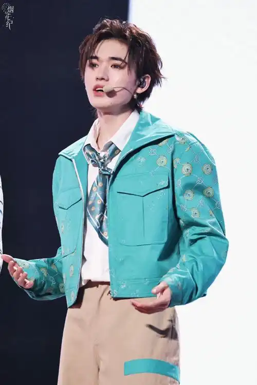 时代少年团今天换妆造了##宋亚轩大时代大背头造型##宋亚轩贺峻霖说