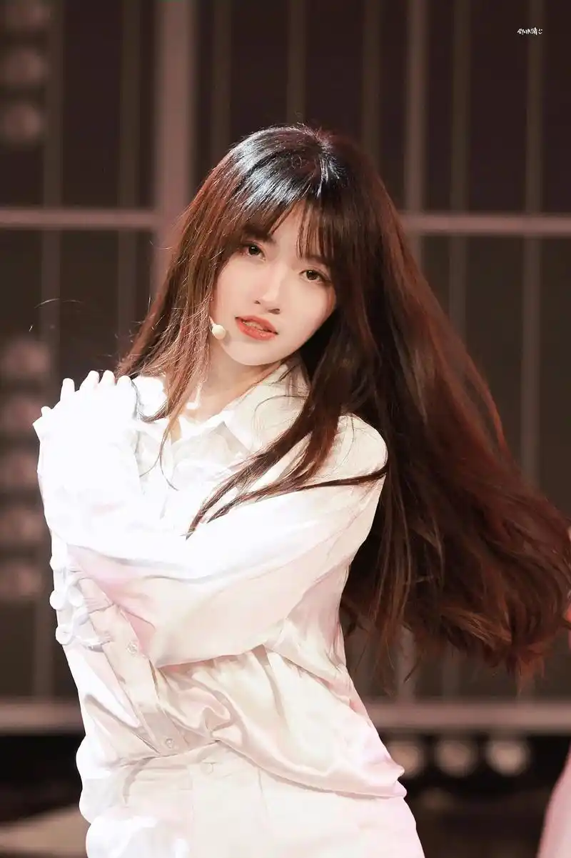 费沁源 哥哥帅晕我#腼腆害羞内向社恐文静小女生 #snh4 - 抖音