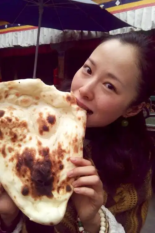 女明星发素颜照之前,先看看江一燕,这才是真实的素颜