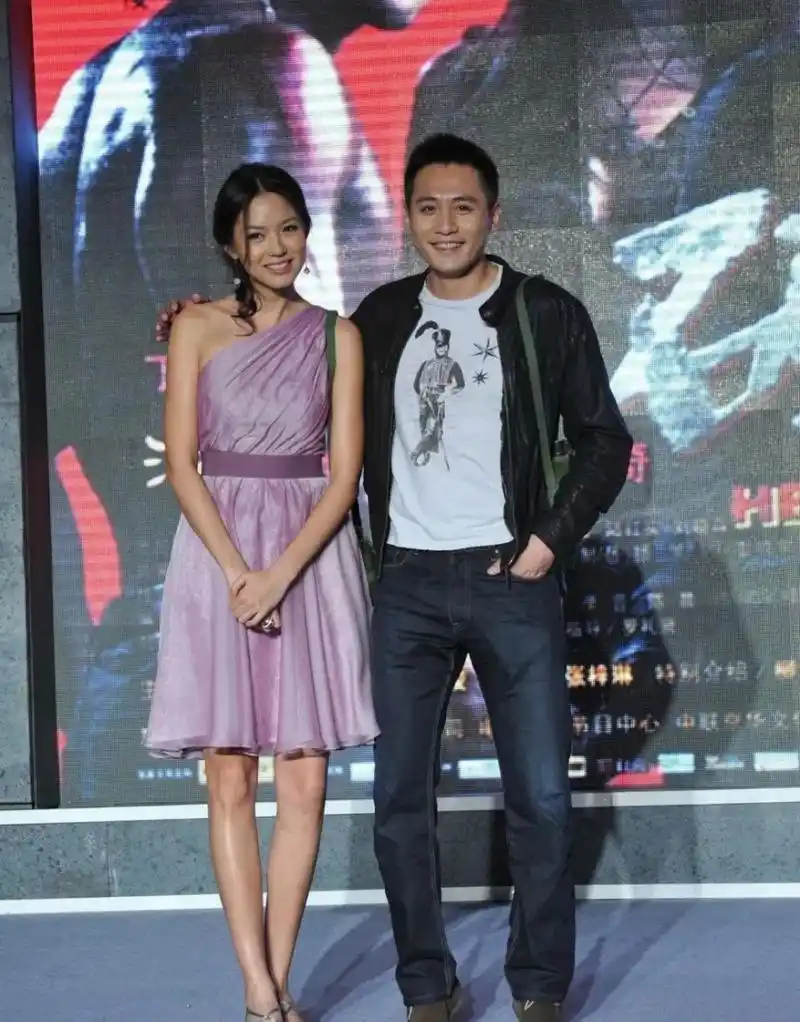 张梓琳身高1米82,刘烨撑死也就1米83,感官上梓琳高刘烨很多,难道只有