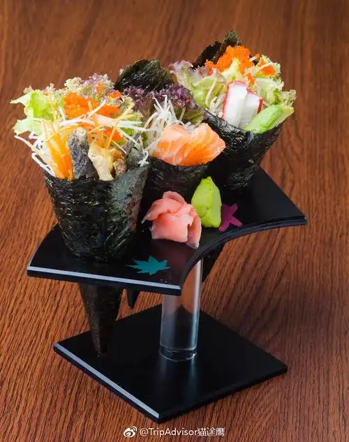 手卷寿司大家肯定都不陌生了,本鹰很喜欢它的原因是:大