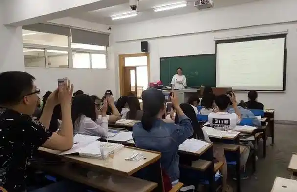 为啥不嫁黄世仁?大学生上课观赏《白毛女》,40多名女生提出质疑 - 体