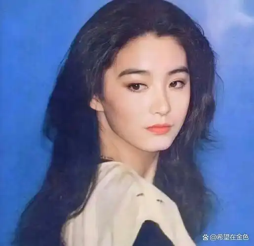 近日,一组林青霞年轻时的美照走红网络,引发广泛关注.