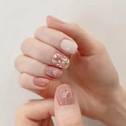 手绘知性粉色软妹美甲图片