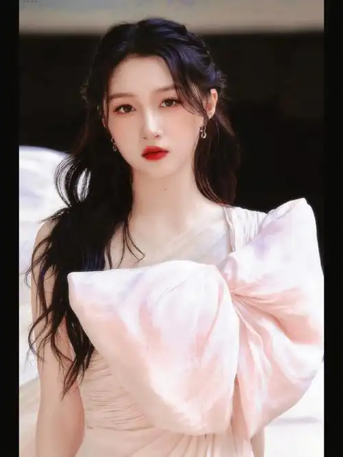 关晓彤粉裙蝴蝶结造型截修壁纸