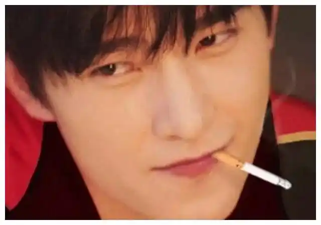 之前在看到这个杨洋抽烟的图片的时候大家肯定非常的惊讶的,虽然杨洋