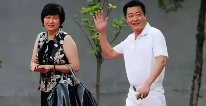 导演赵宝刚爆料我媳妇惹不起每次吵架就从头到尾数落我家人