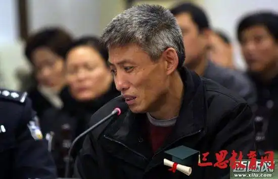 梁旭东曾公开表示:"我在社会混得明白,是因为我有3把刀:我是警察,我是