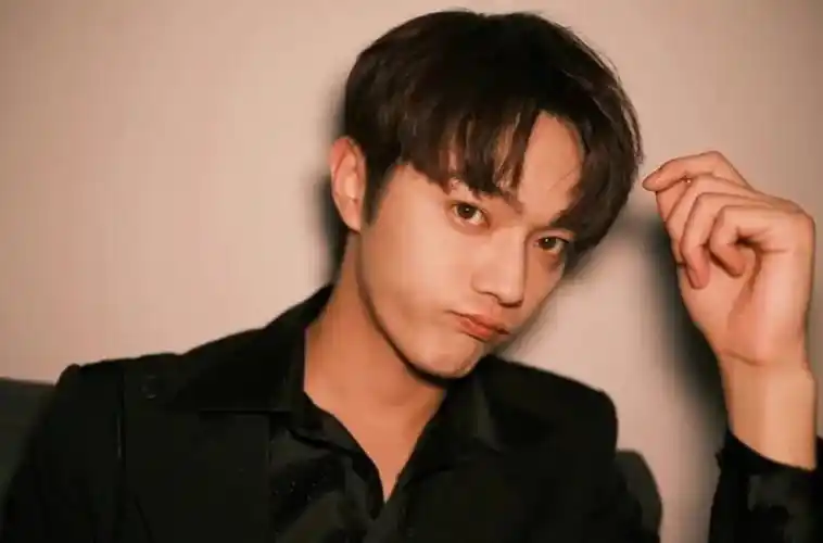 许凯家暴女朋友是真的吗 许凯白鹿分手原因