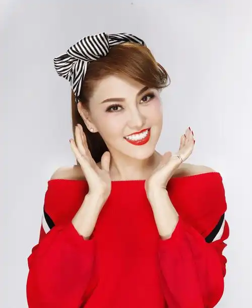 乌兰图雅在酷狗直播公开健身秘籍助力网友提升免疫力