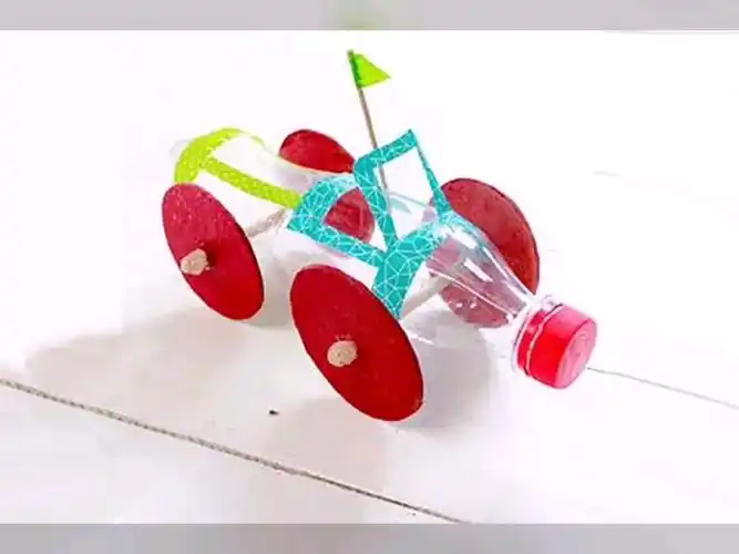 矿泉水瓶制作的手工作品