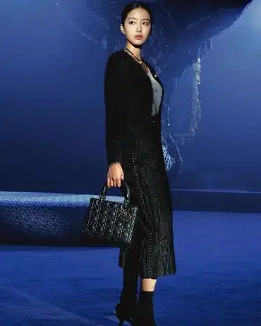 杨采钰精彩演绎dior迪奥二零二三秋冬成衣系列