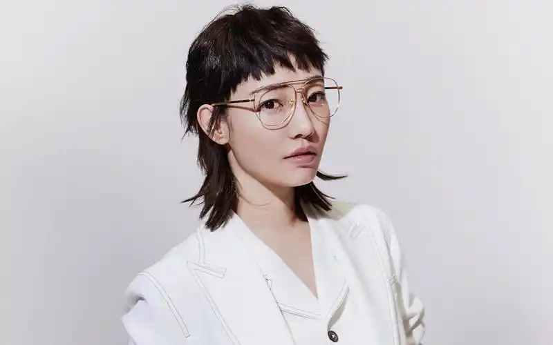 白百何杂志封面写真电脑桌面壁纸高清下载