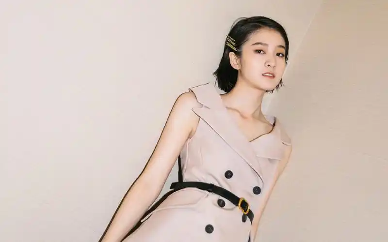 张雪迎清雅迷人写真桌面壁纸