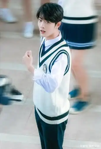 肖战:暗恋校园学长的既视感,太养眼了