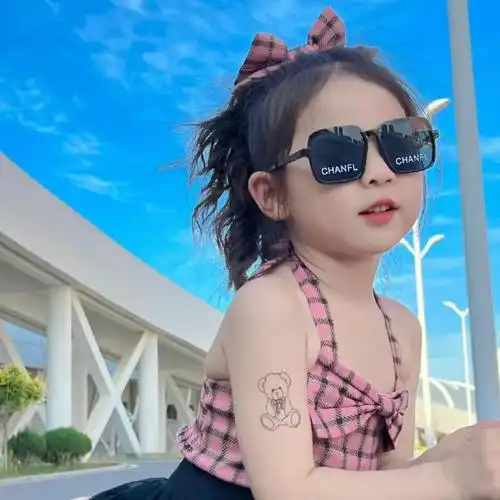 可爱墨镜小女孩头像来啦!
