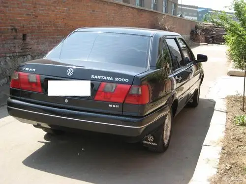 出售02年自动挡桑塔纳2000