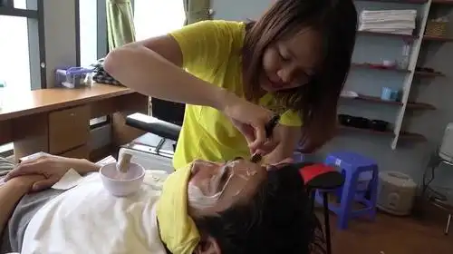 美女深度剃头刮脸视频在线观看 - 西瓜视频